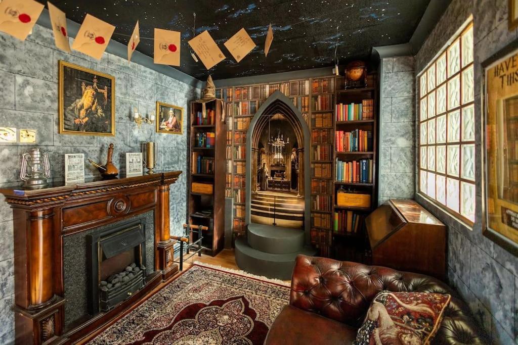 Hogwarts Hideaway Themed Property 왓퍼드 외부 사진