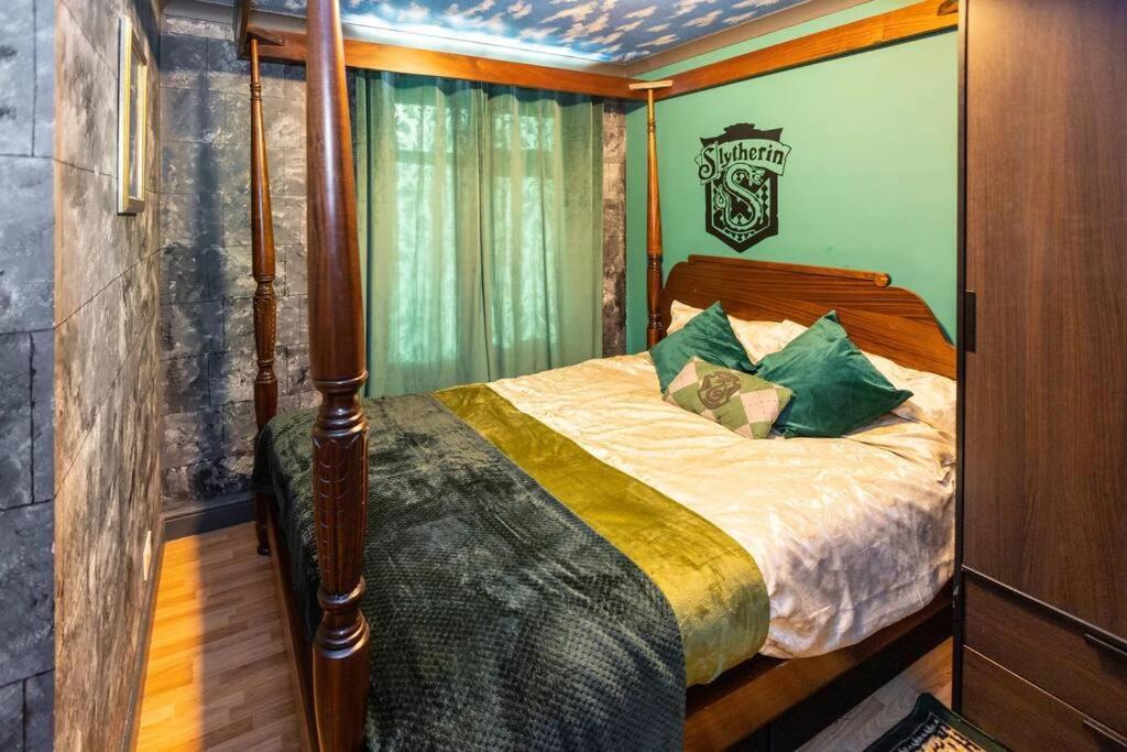 Hogwarts Hideaway Themed Property 왓퍼드 외부 사진
