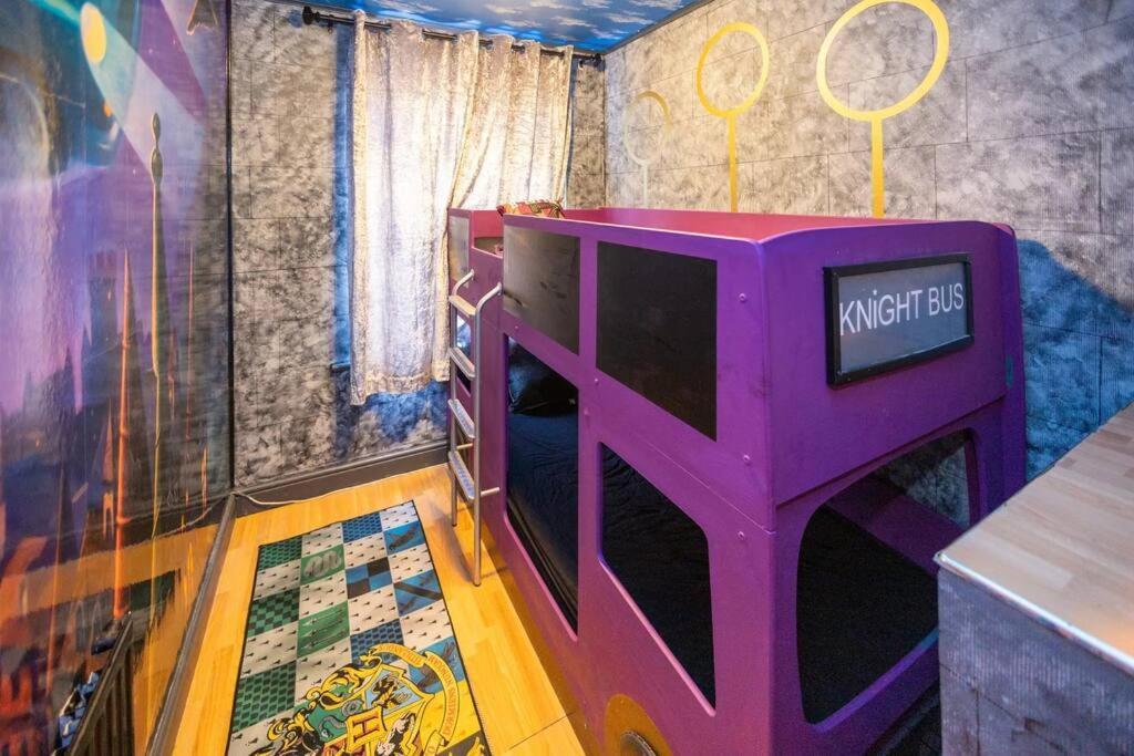 Hogwarts Hideaway Themed Property 왓퍼드 외부 사진