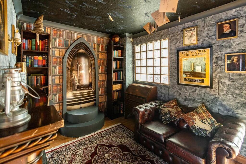 Hogwarts Hideaway Themed Property 왓퍼드 외부 사진