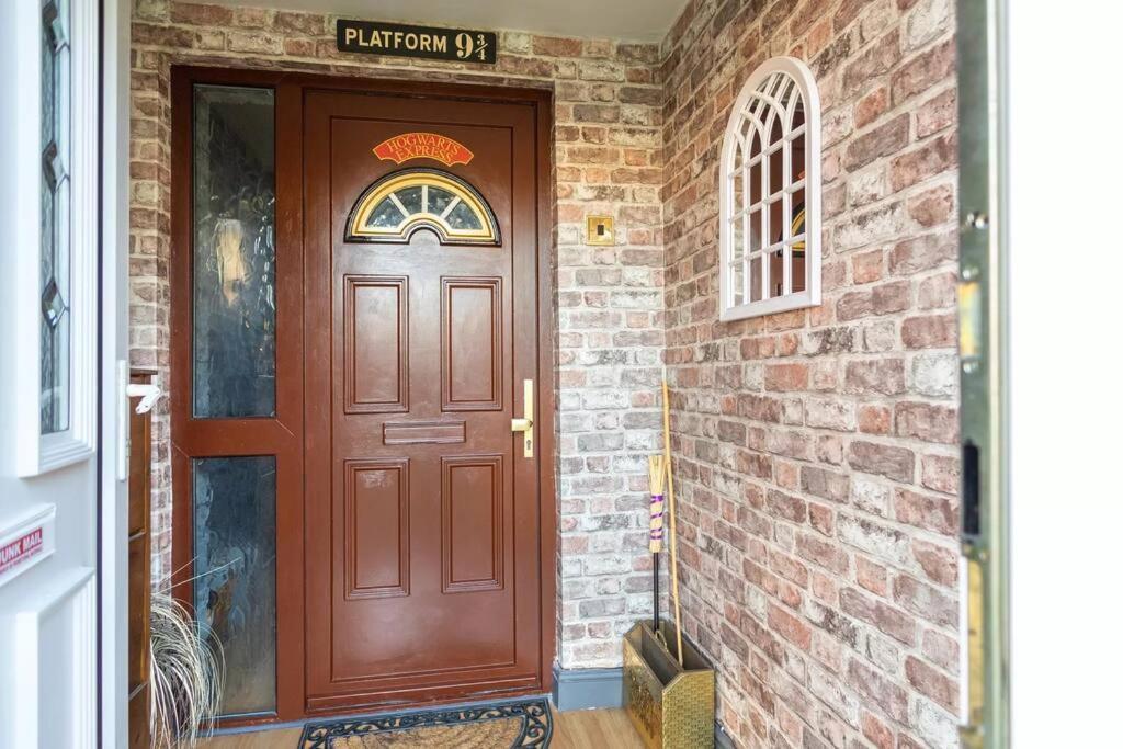 Hogwarts Hideaway Themed Property 왓퍼드 외부 사진