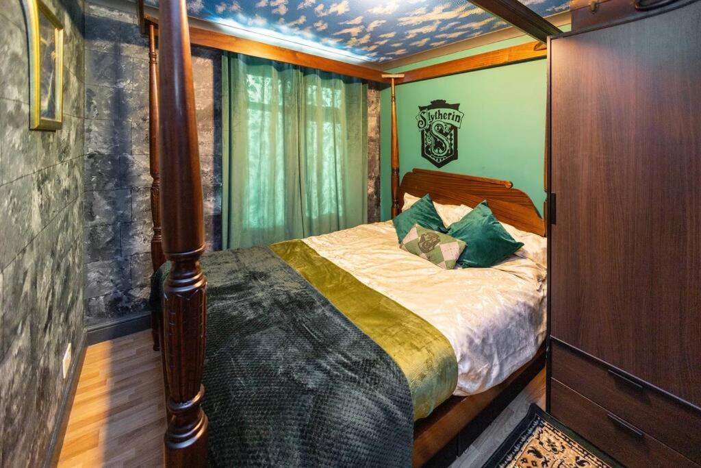 Hogwarts Hideaway Themed Property 왓퍼드 외부 사진