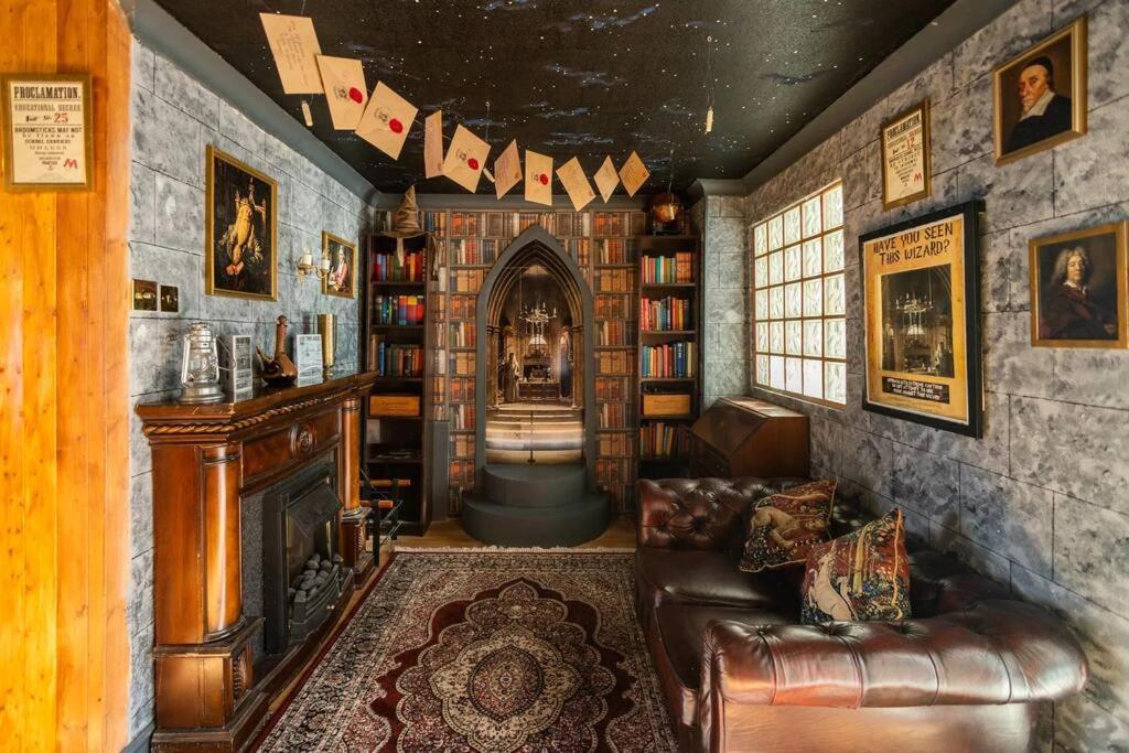 Hogwarts Hideaway Themed Property 왓퍼드 외부 사진