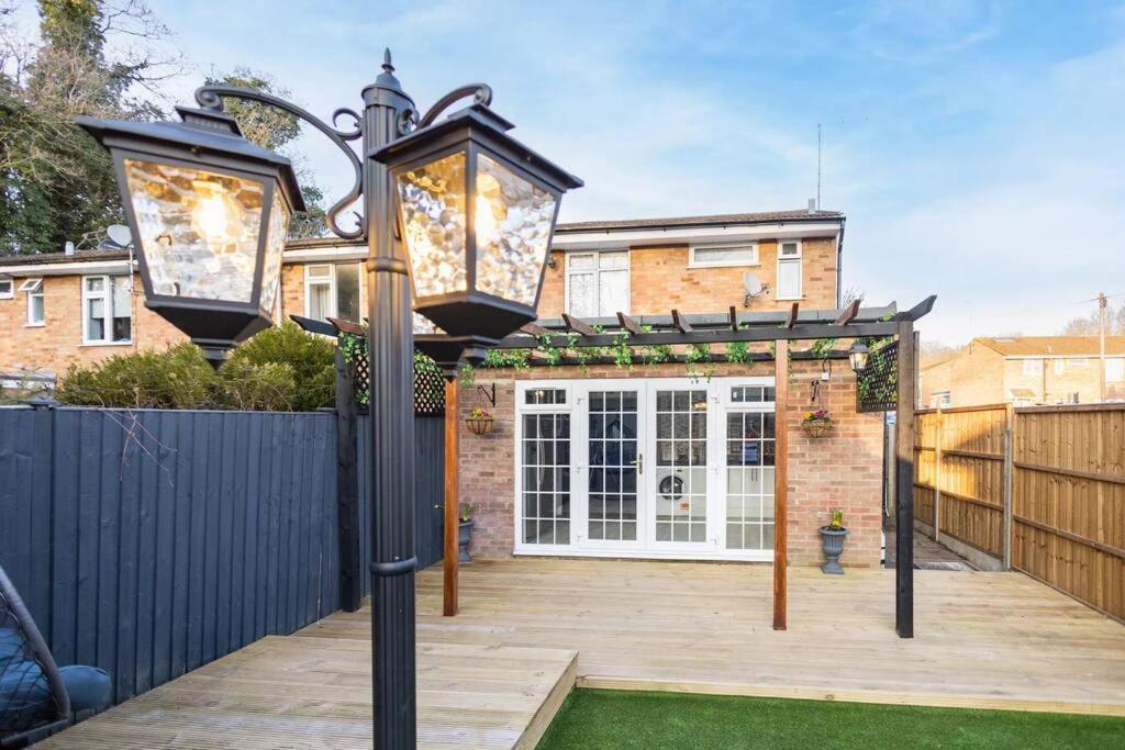 Hogwarts Hideaway Themed Property 왓퍼드 외부 사진