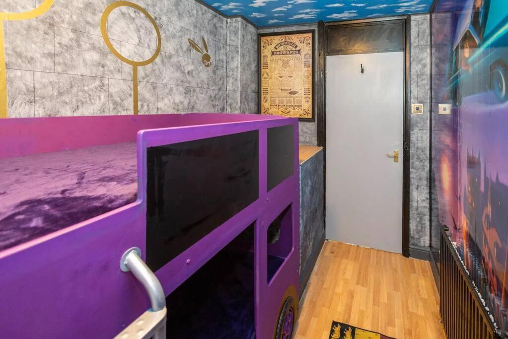 Hogwarts Hideaway Themed Property 왓퍼드 외부 사진
