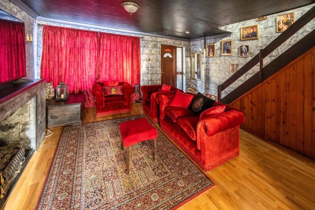 Hogwarts Hideaway Themed Property 왓퍼드 외부 사진